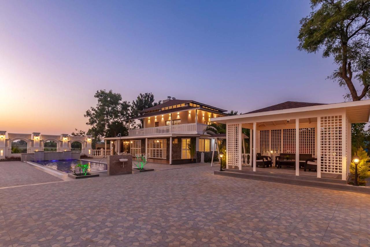 Stayvista'S Lake La Vie - Tranquil Lake-View Villa Amidst Farmland With Pool And Poolside Gazebo - Proximity To Sula Nashik Exterior foto